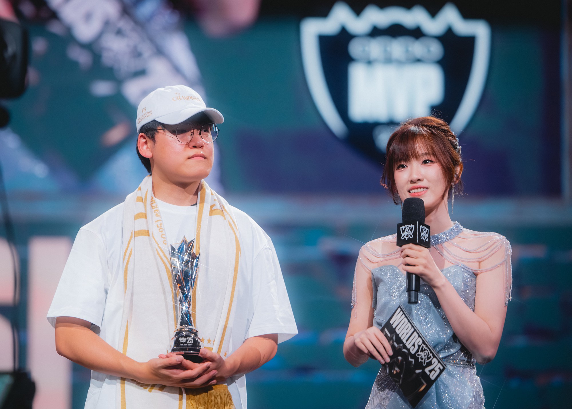 Cộng đồng bùng nổ bức xúc với thượng tầng T1 sau truyện ngắn về Gumayusi được đăng tải- Ảnh 1. Cộng đồng LMHT và fan T1, fan Gumayusi rung chuyển vì bộ tranh của chị gái anh.