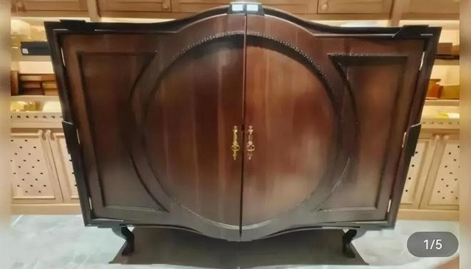 Bộ sưu tập túi hiệu và xe sang bị thu giữ