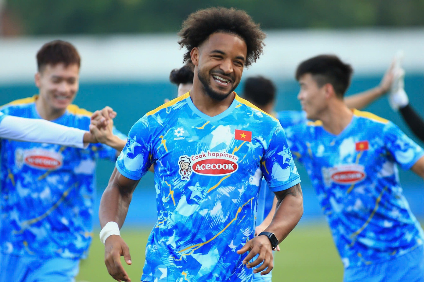 Xuân Son rạng rỡ trong màu áo đội tuyển Việt Nam