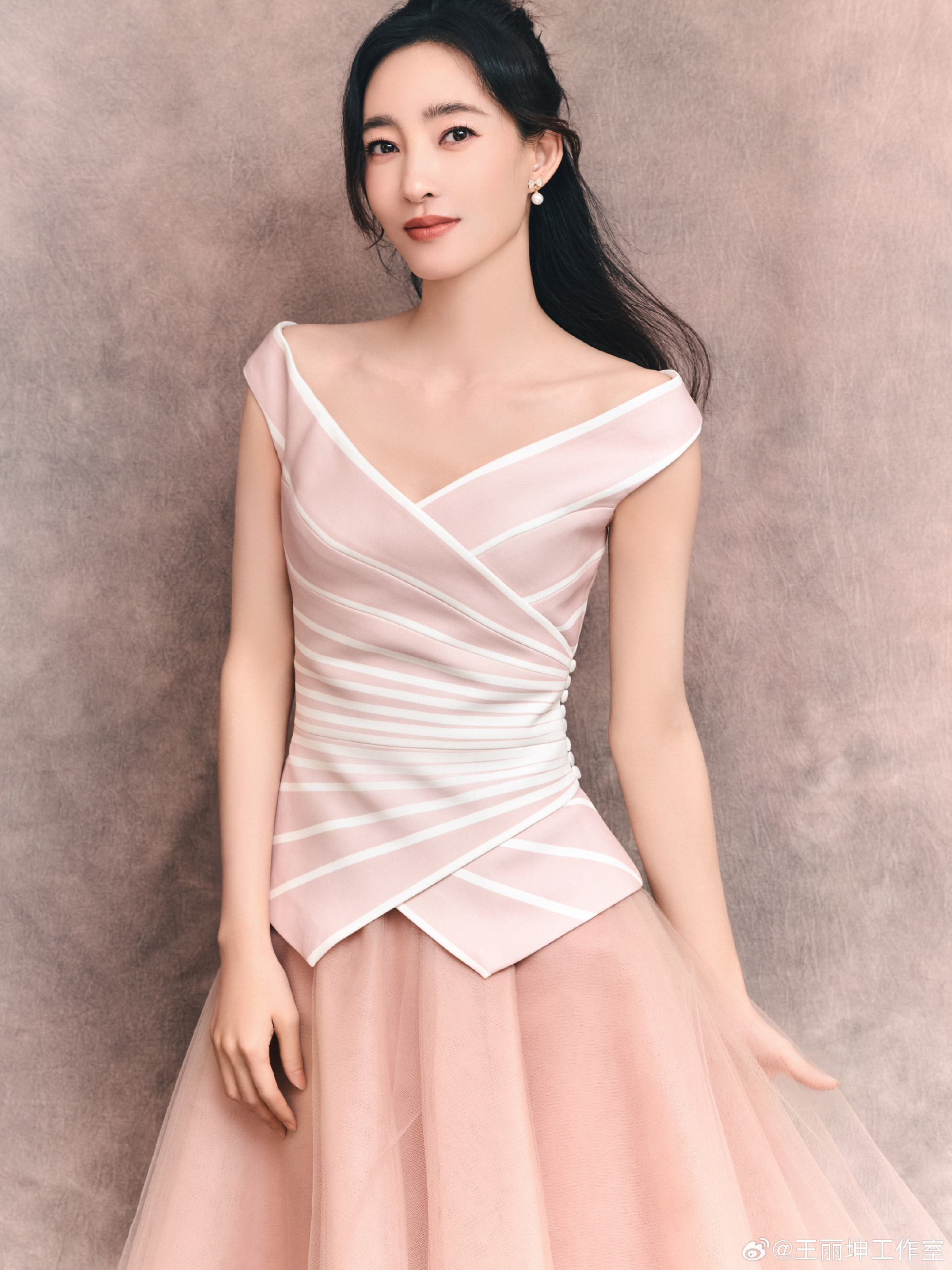 Khó khăn trong đời tư của mỹ nhân phim giờ vàng mất uy tín