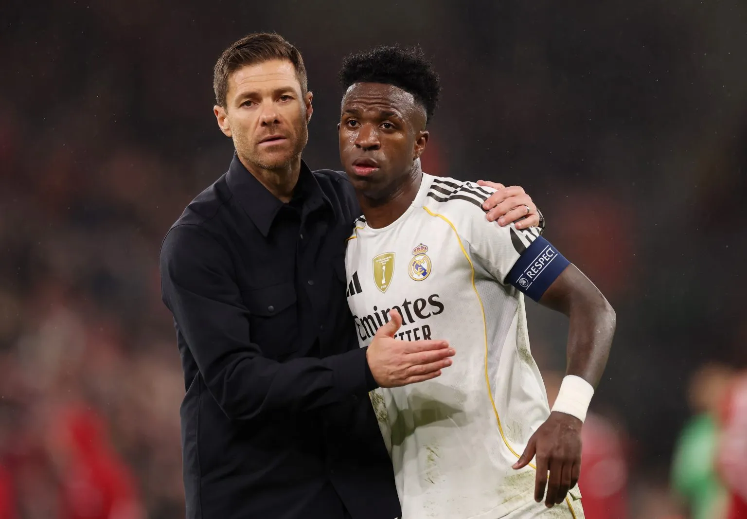 Mối quan hệ căng thẳng giữa Xabi Alonso và Vinicius Junior