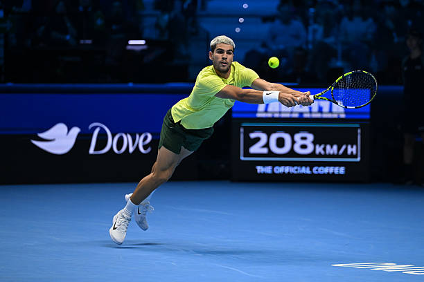 Carlos Alcaraz tiến vào chung kết Nitto ATP Finals 2025 để gặp Jannik Sinner Carlos Alcaraz tiến vào chung kết Nitto ATP Finals 2025 để gặp Jannik Sinner
