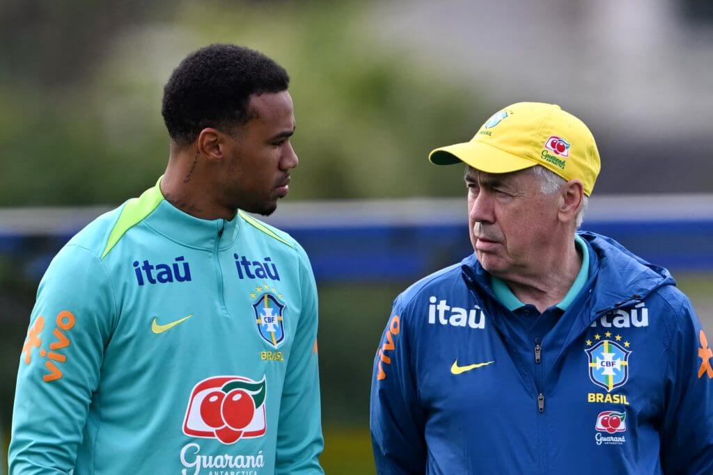 Gabriel Magalhaes là trụ cột nơi hàng phòng ngự Brazil. Gabriel Magalhaes là trụ cột nơi hàng phòng ngự Brazil.