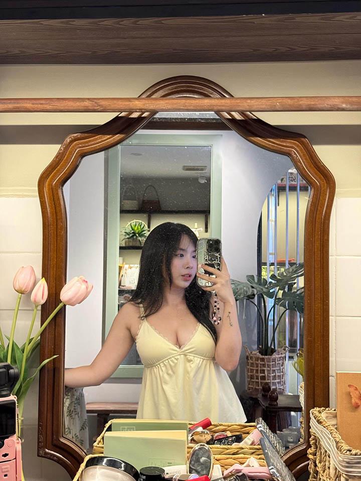 Làm video “mukbang” nhưng ánh mắt của fan lại Làm video