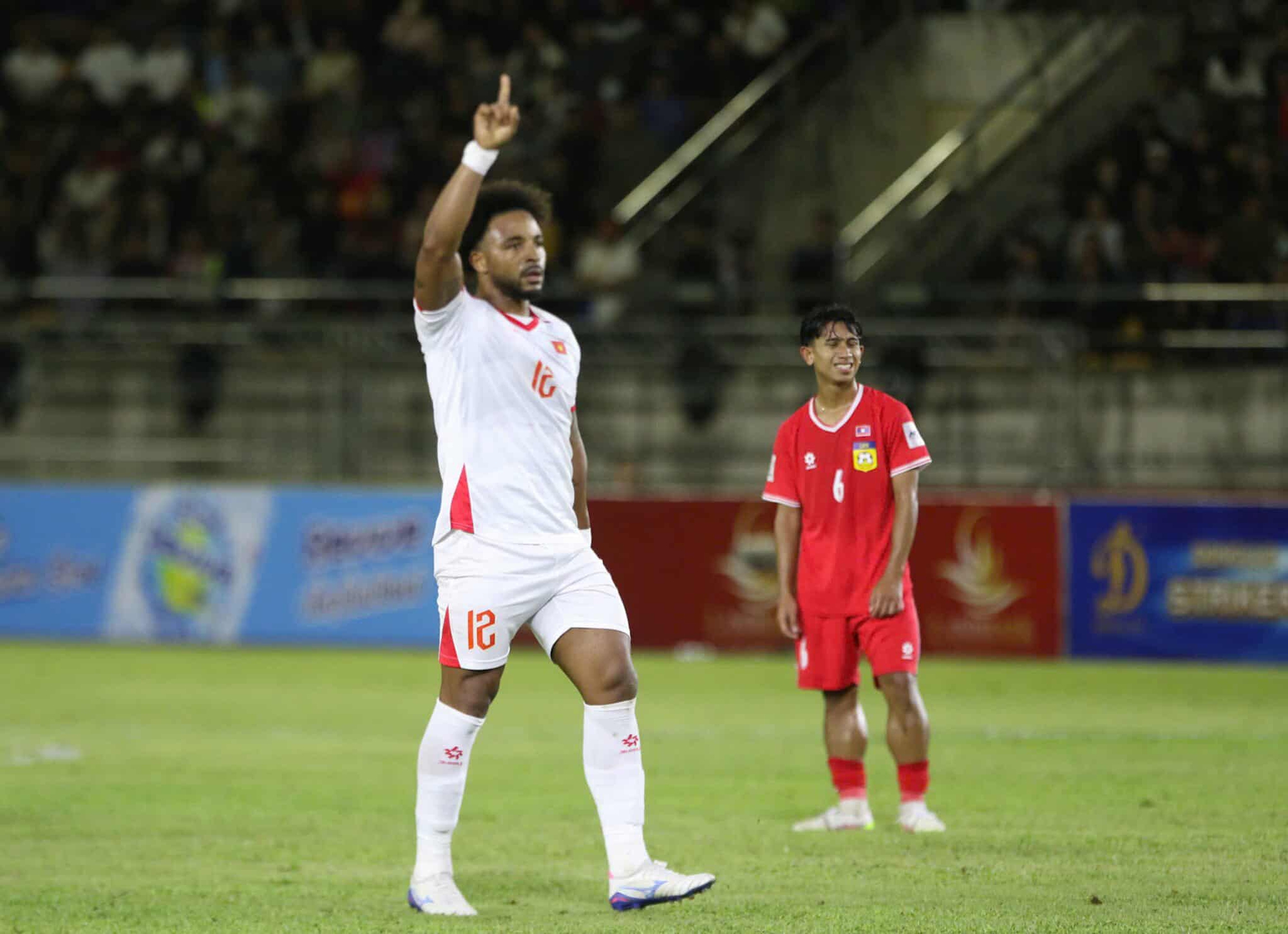 Xuân Son vui hết nấc, tiết lộ được hưởng ưu ái đặc biệt trong ngày trở lại tuyển Việt Nam- Ảnh 1. Xuân Son vui hết nấc, tiết lộ được hưởng ưu ái đặc biệt trong ngày trở lại tuyển Việt Nam