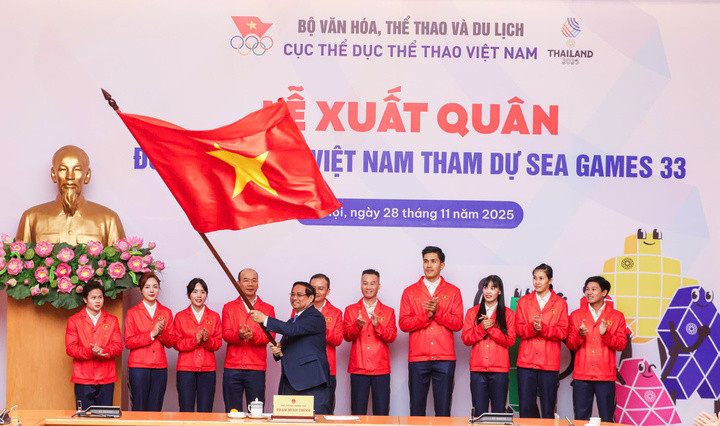 Đoàn thể thao Việt Nam tại lễ xuất quân SEA Games 33