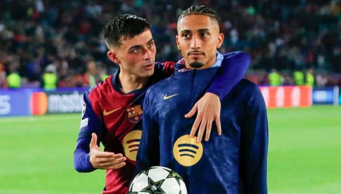 Raphinha và Pedri trở lại tập luyện cùng Barcelona