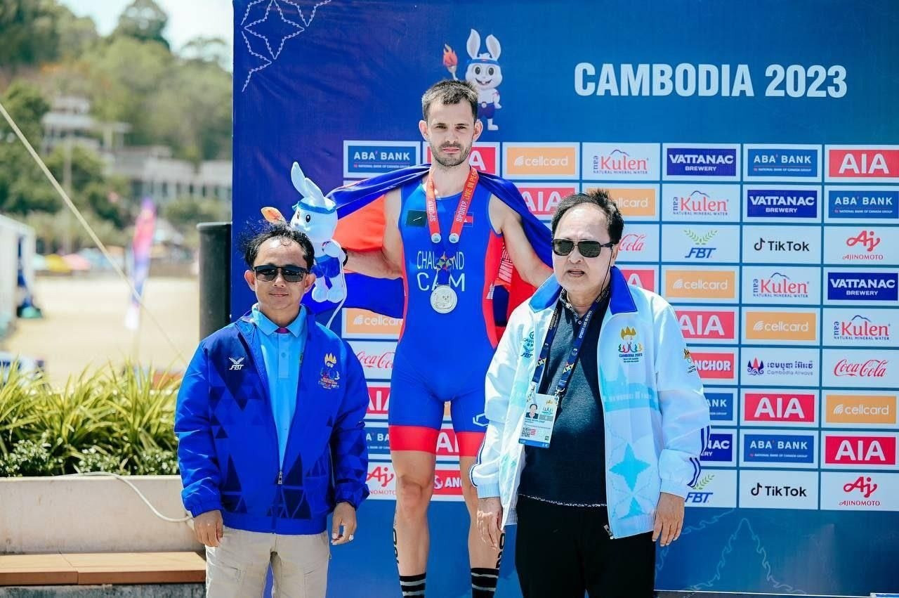 VĐV nhập tịch gốc Pháp Sokha Michael Chaumond giành huy chương Bạc tại SEA Games 32 VĐV nhập tịch gốc Pháp Sokha Michael Chaumond