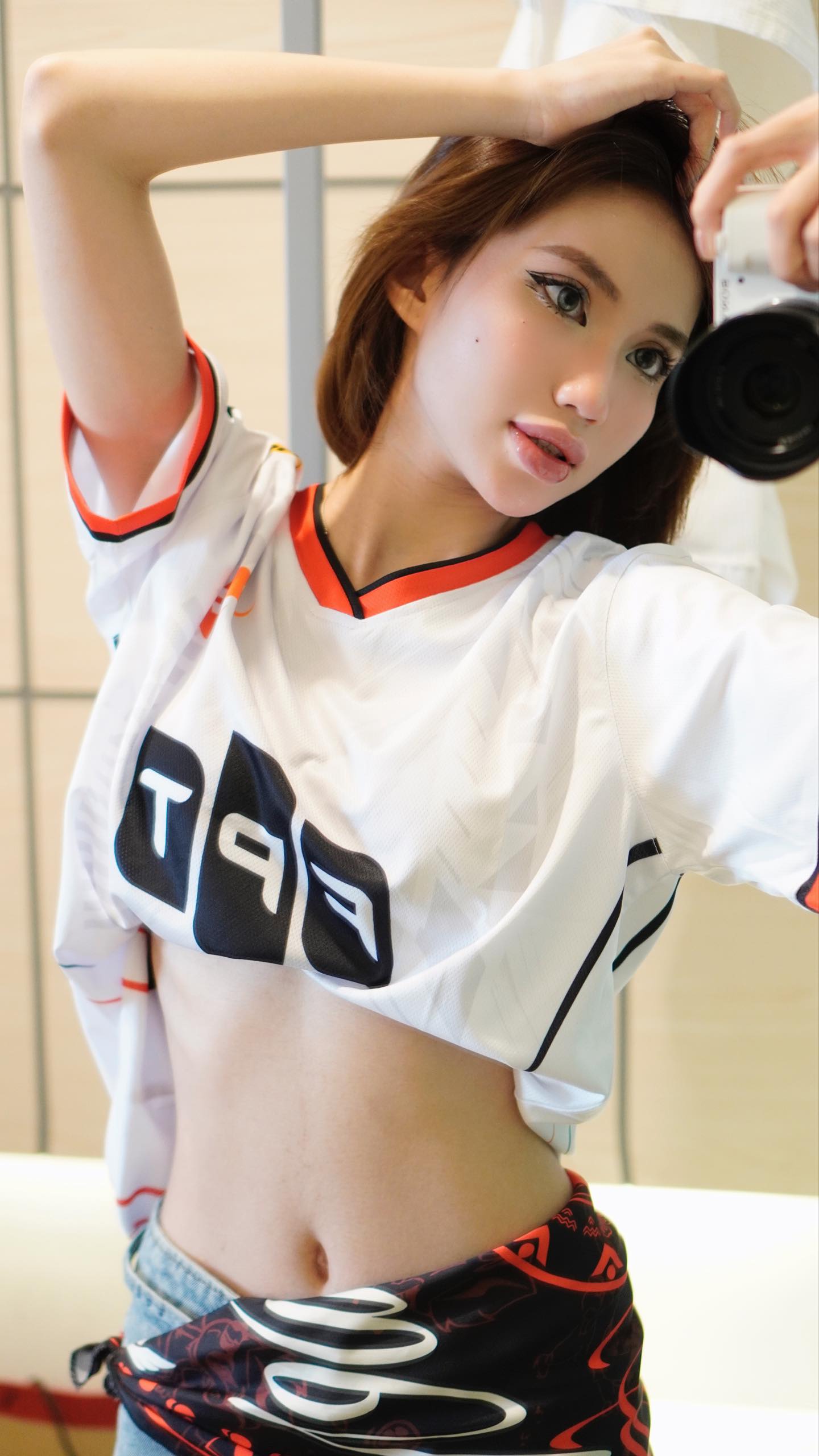 Cặp đôi vẫn giữ được niềm hạnh phúc bất chấp sóng gió bên ngoài Hình ảnh thân mật của Maris và bạn gái vượt qua sóng gió dư luận