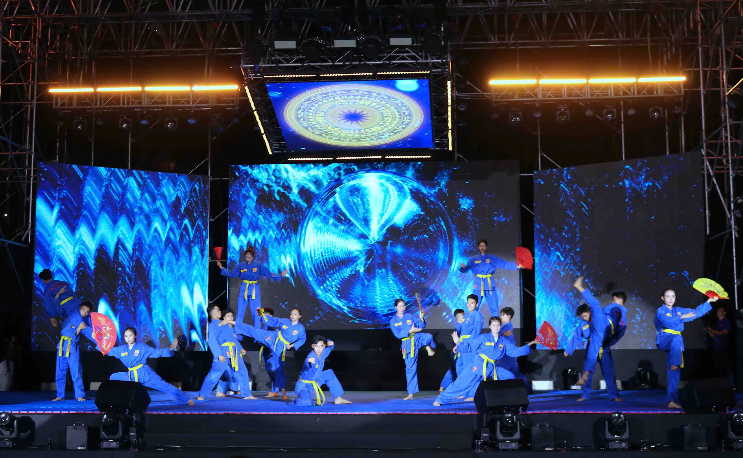 Tưng bừng khai mạc Liên hoan võ thuật quốc tế TP.HCM 2025 - Ảnh 3.