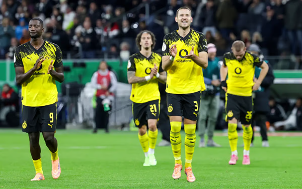 Julian Brandt ghi bàn gỡ hòa Brandt ăn mừng sau bàn thắng