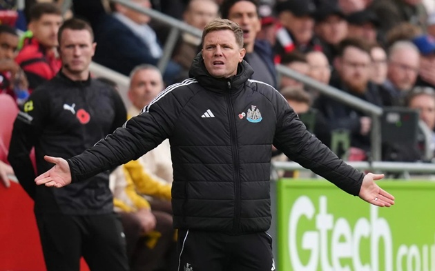 Eddie Howe đang gặp khó cùng Newcastle Eddie Howe đang gặp khó cùng Newcastle