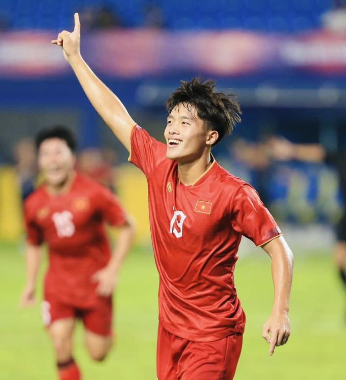 Đại gia V.League cho HAGL mượn cầu thủ giá hơn 2 tỷ đồng, từng 3 lần vô địch Đông Nam Á- Ảnh 2. Đại gia V.League cho HAGL mượn cầu thủ giá hơn 2 tỷ đồng, từng 3 lần vô địch Đông Nam Á- Ảnh 2.