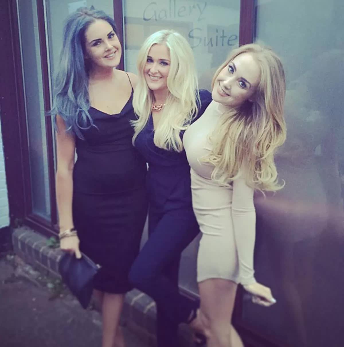 Ba cô nàng hot girl tự tin giao lưu với fan qua ảnh gợi cảm Ba cô nàng hot girl tự tin chia sẻ ảnh gợi cảm trên mạng