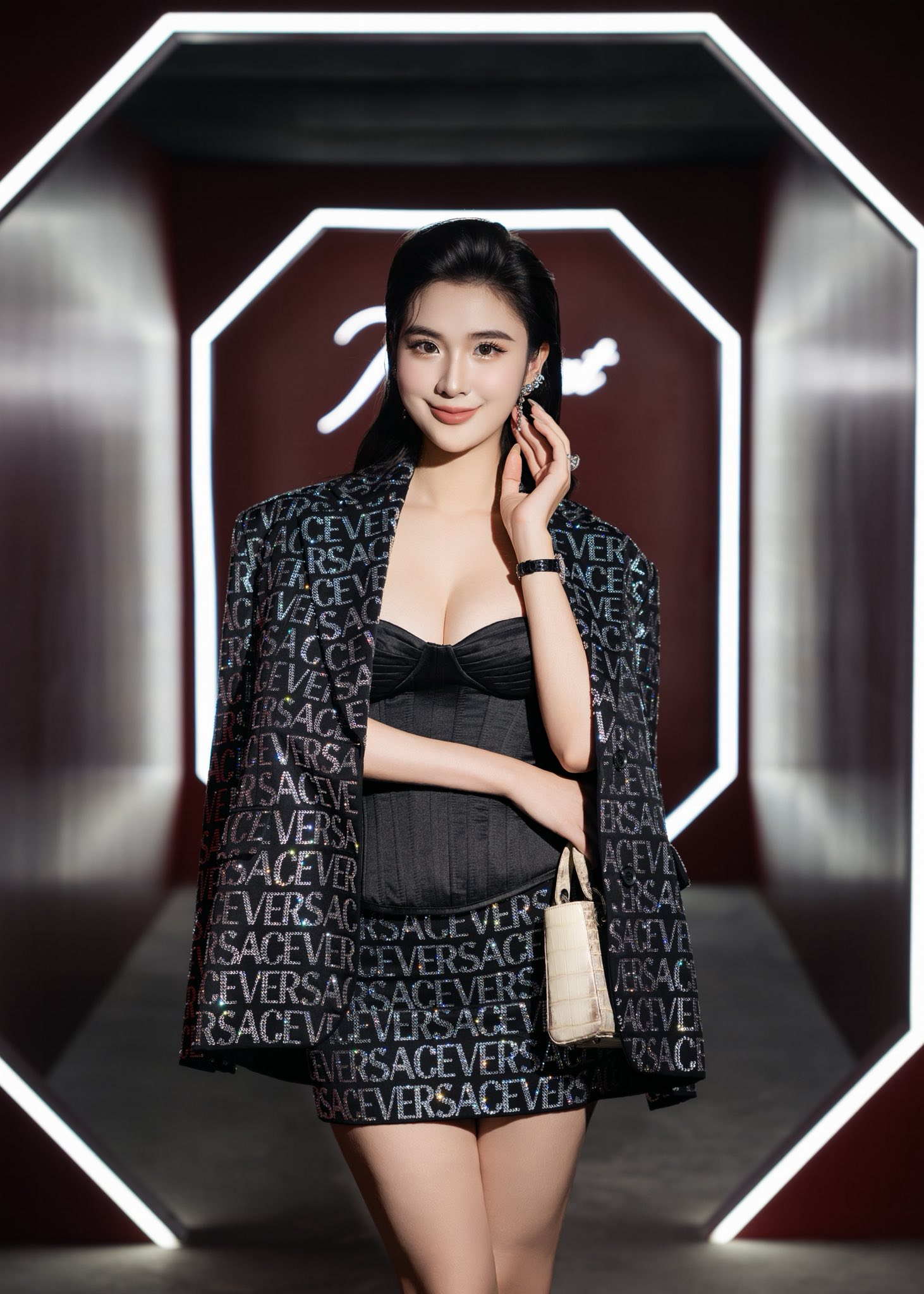 Ngọc Loan có vai trò quản lý thẩm mỹ Việt của bác sĩ Chiêm Quốc Thái