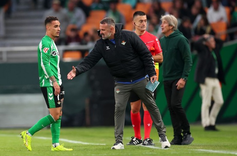 Antony bị treo giò trong trận Betis gặp Sevilla.