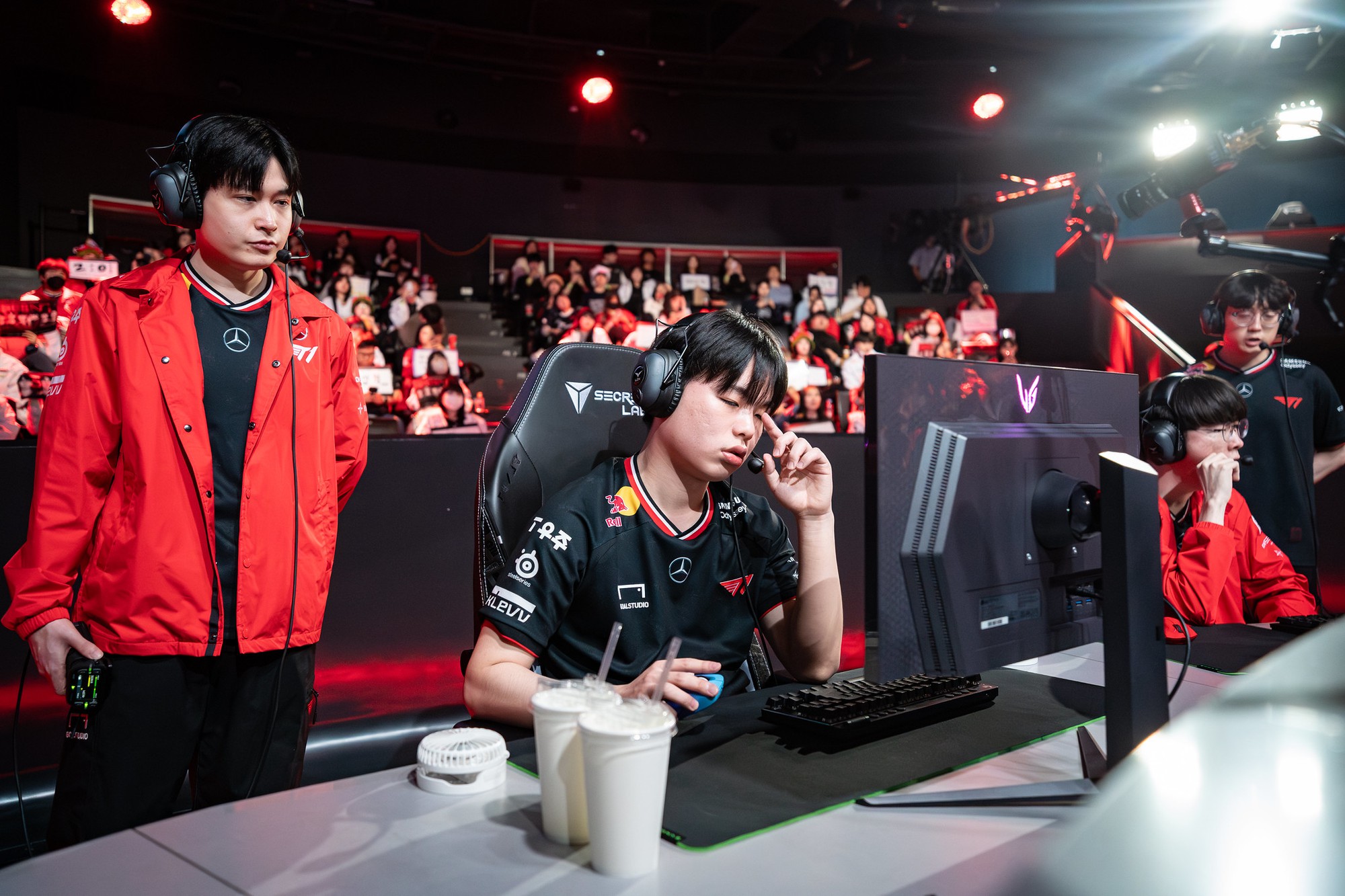 Trong năm nay thì họ đã đưa Smash lên thay Gumayusi