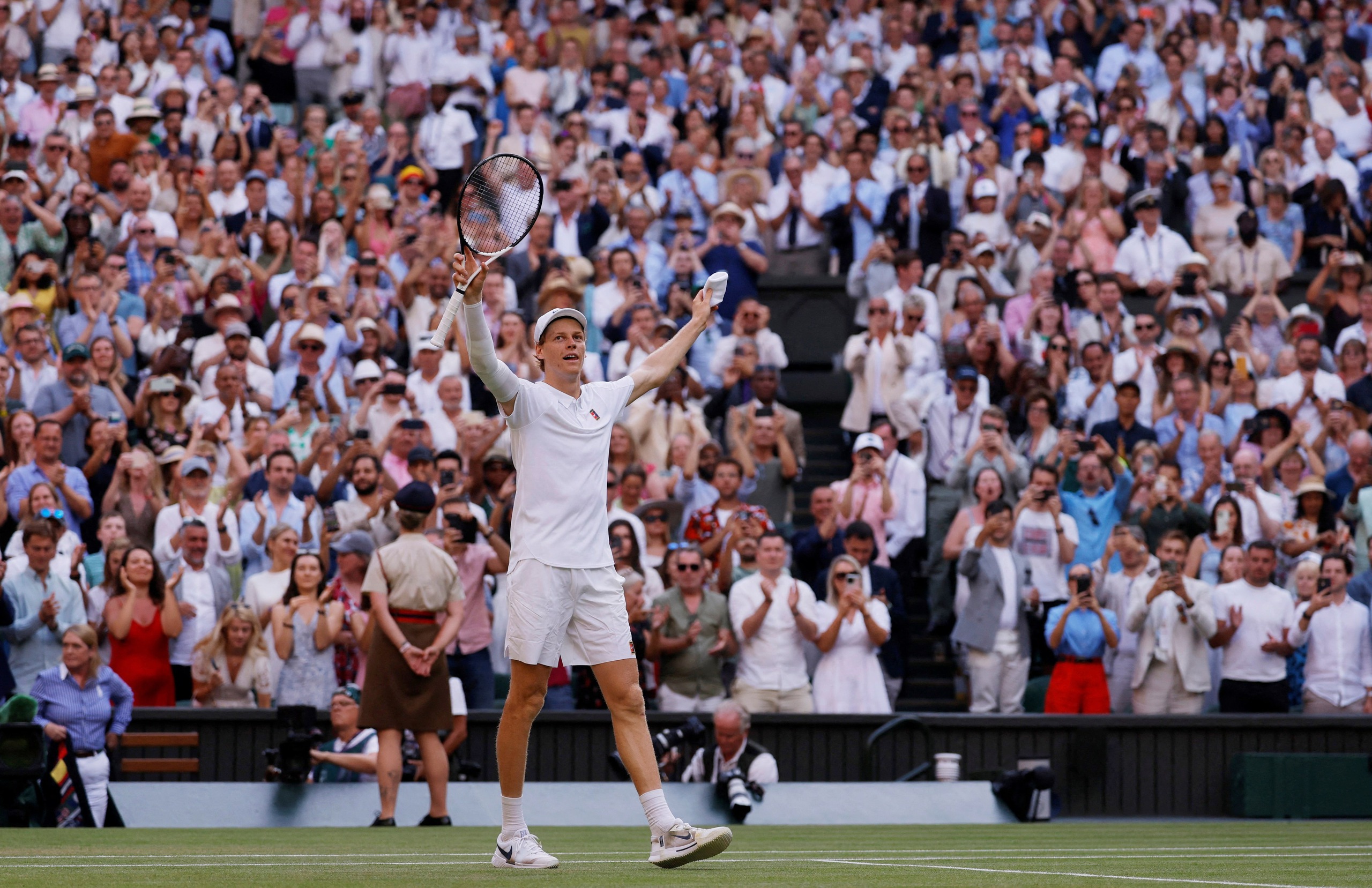 Sinner báo thù ngọt ngào bằng chức vô địch Wimbledon sau thất bại ở Pháp