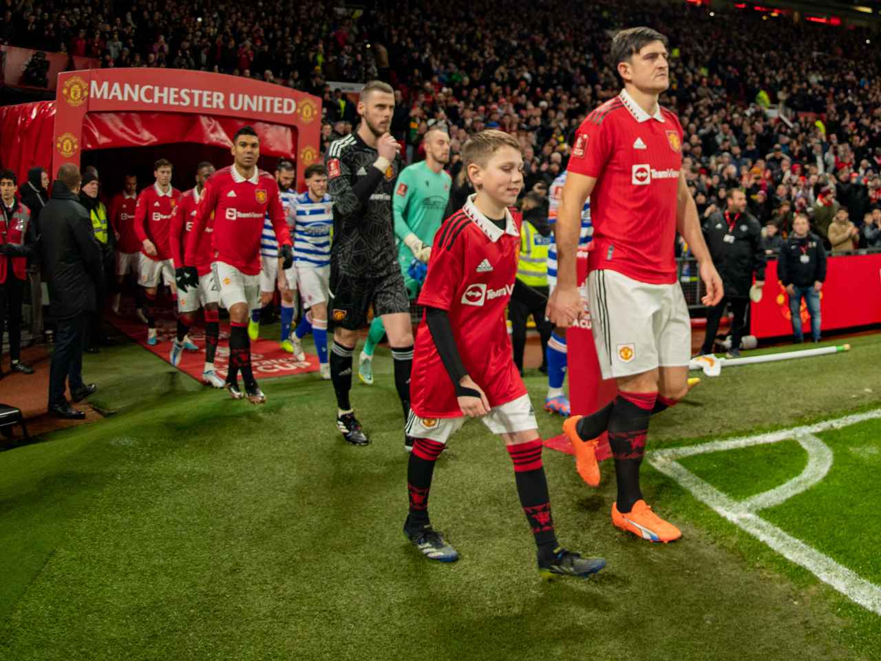 Đồng hành cùng những siêu sao trước mỗi trận đấu là giấc mơ của nhiều trẻ nhỏ trên thế giới Đồng hành cùng những siêu sao trước mỗi trận đấu là giấc mơ của nhiều trẻ nhỏ trên thế giới