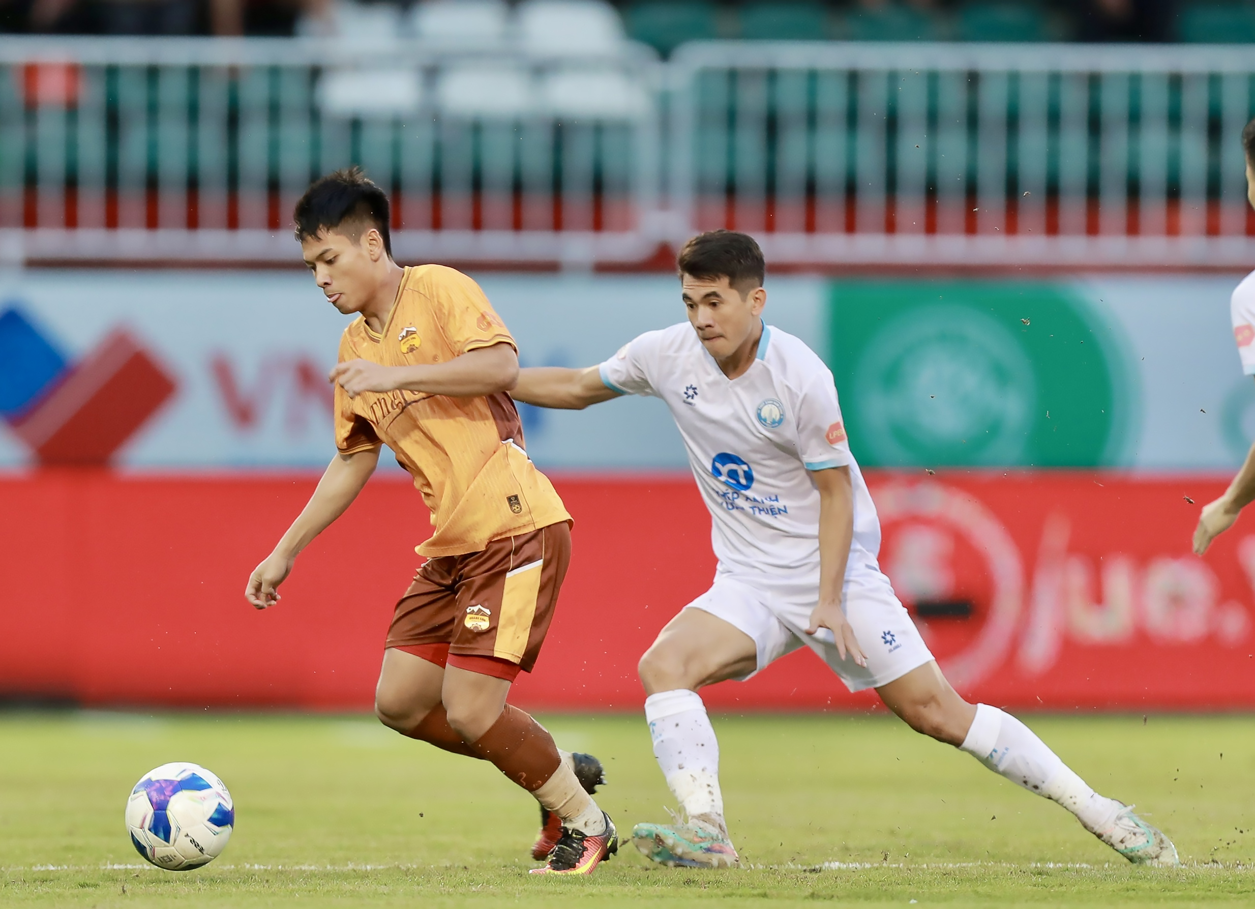 HAGL đứng cuối bảng sau 9 vòng đấu