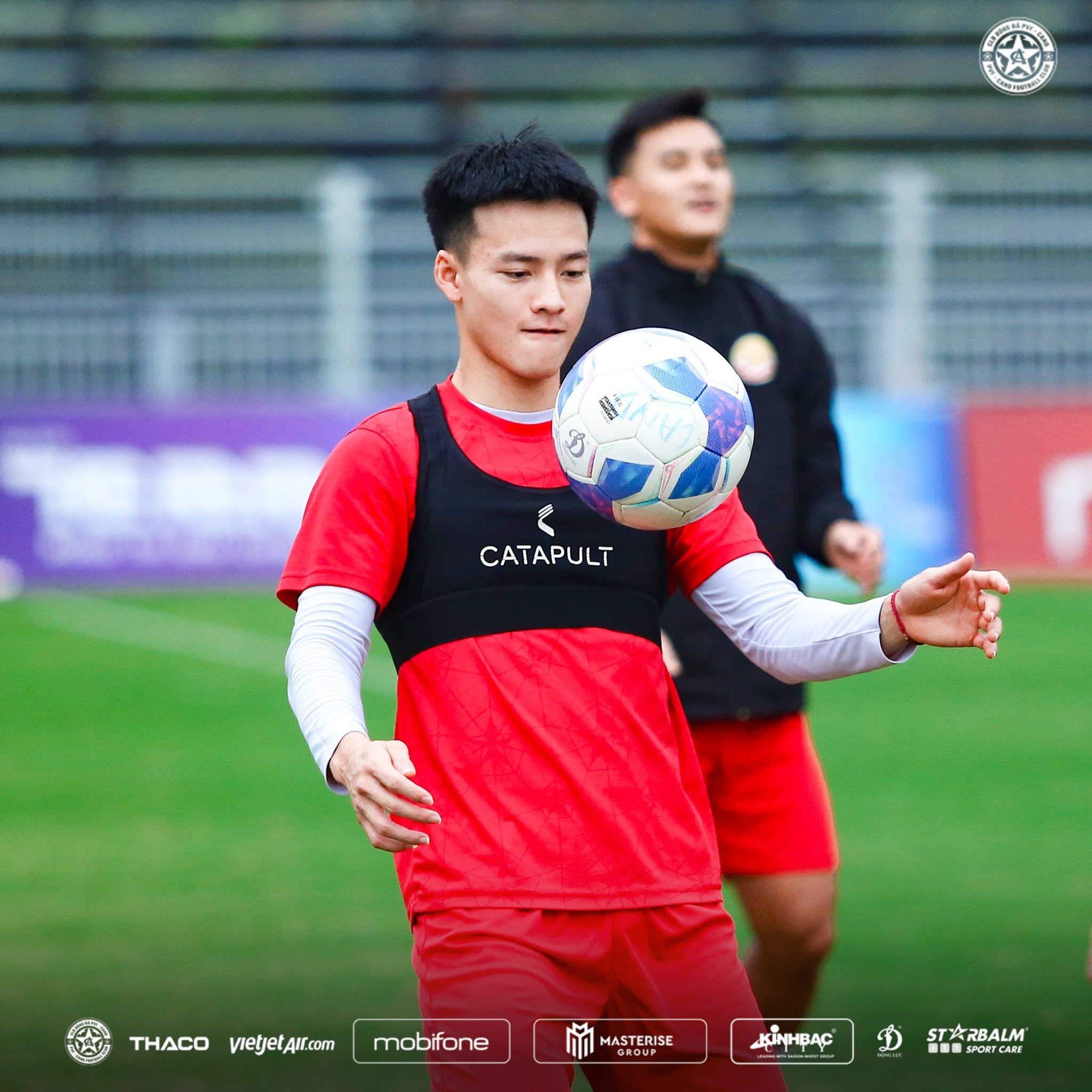 Tuyển thủ U22 Việt Nam vượt khó, vinh dự khi lọt đề cử Quả bóng Vàng Việt Nam - Ảnh 1.