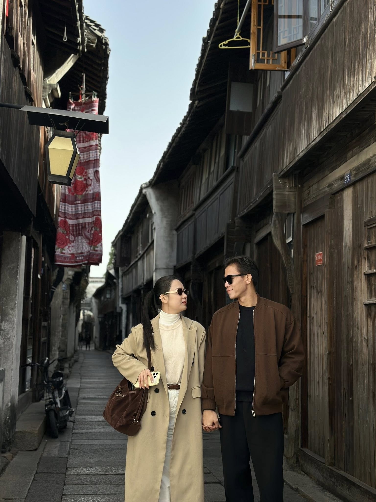 Đội trưởng tuyển Việt Nam đưa Hoa khôi ĐH Vinh đi du lịch mà ngỡ đóng phim ngôn tình, khung hình nào cũng 'điện ảnh' - Ảnh 9.