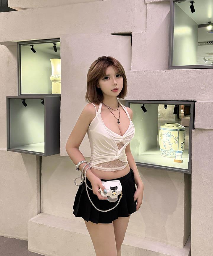 Hot TikToker khoe dáng với chiếc váy ren cũng làm cả chục ngàn fan lo “giữ chuỗi tháng 11 Hot TikToker khoe dáng với chiếc váy ren cũng làm cả chục ngàn fan lo “giữ chuỗi tháng 11