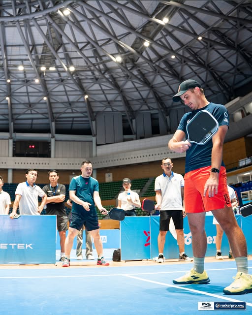 Huấn luyện viên pickleball