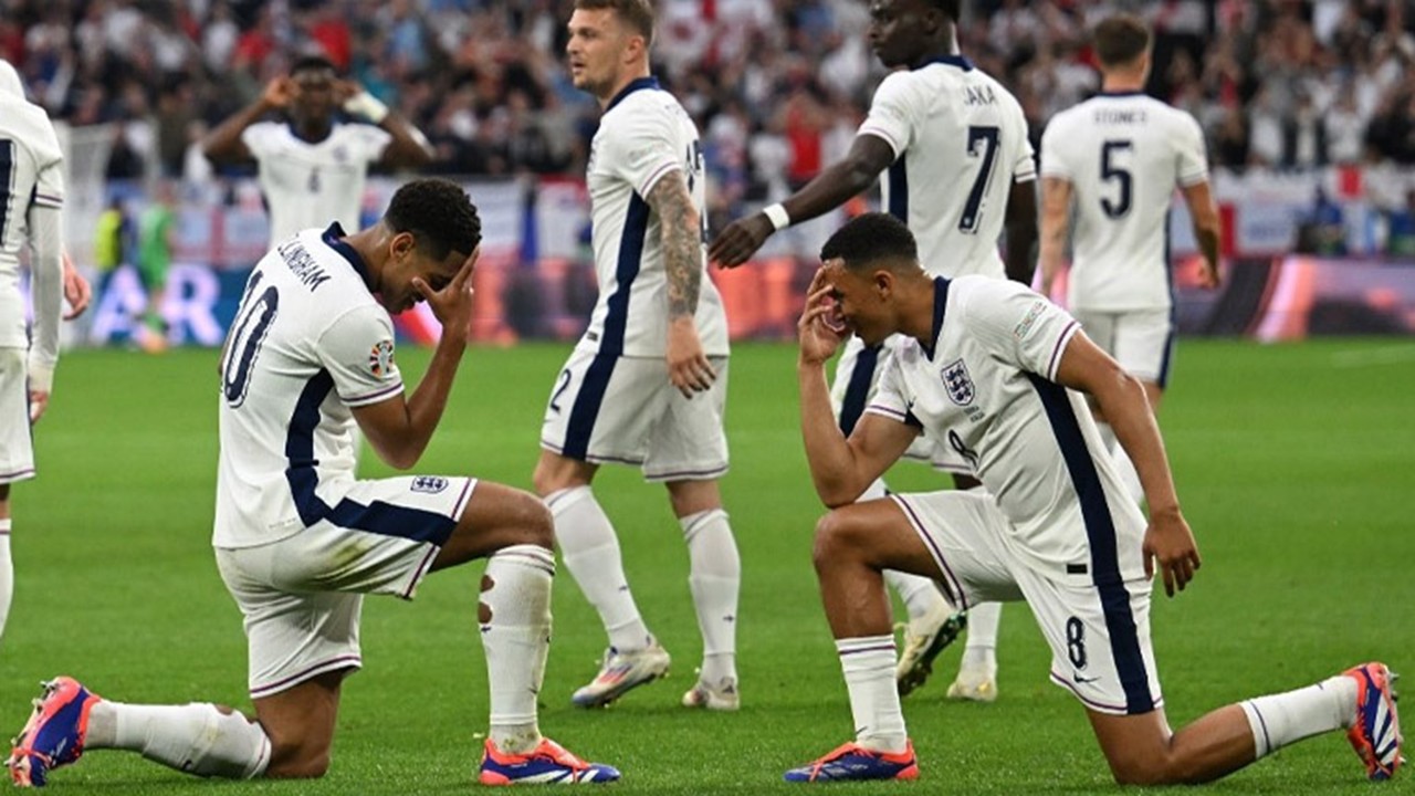 Trent Alexander-Arnold sẽ phản ứng thế nào nếu bị fan Liverpool la ó - Ảnh 3. Trent Alexander-Arnold sẽ phản ứng thế nào nếu bị fan Liverpool la ó - Ảnh 3.