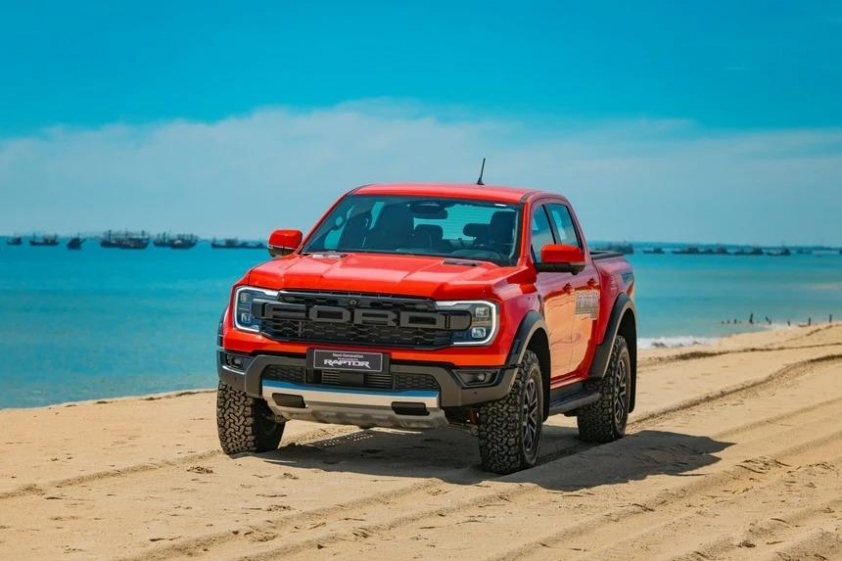 Ford Ranger Raptor Ford Ranger vẫn giữ vị trí mạnh trên thị trường bán tải
