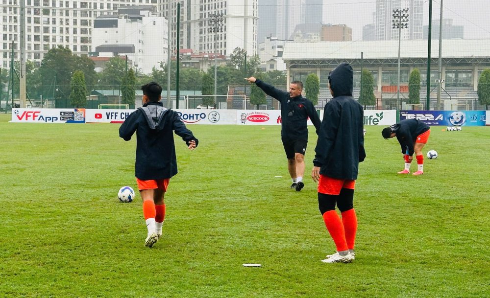 doi tuyen nu Viet Nam tap luyen duoi mua