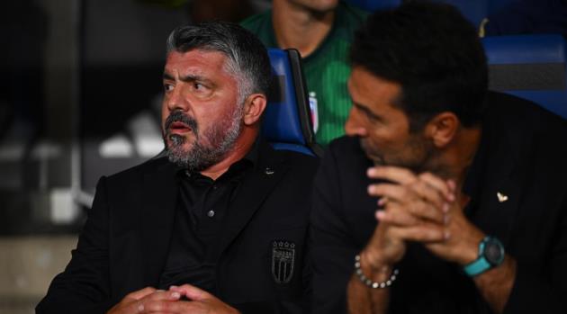 Áp lực đang đè nặng lên vai Gattuso. Áp lực đang đè nặng lên vai Gattuso.