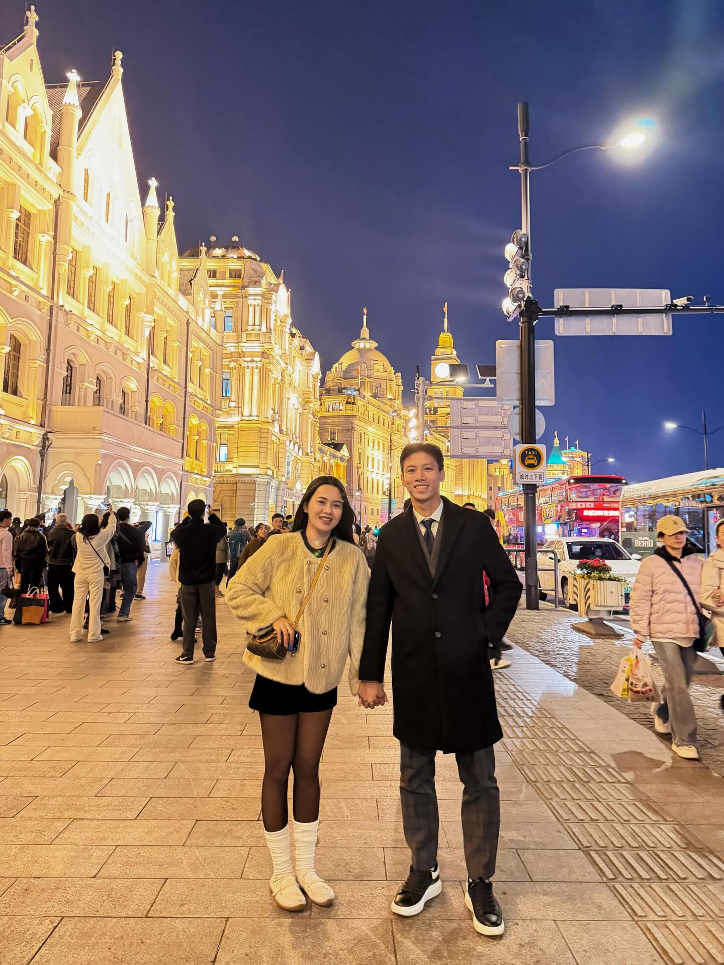 Đội trưởng tuyển Việt Nam đưa Hoa khôi ĐH Vinh đi du lịch mà ngỡ đóng phim ngôn tình, khung hình nào cũng 'điện ảnh' - Ảnh 1.