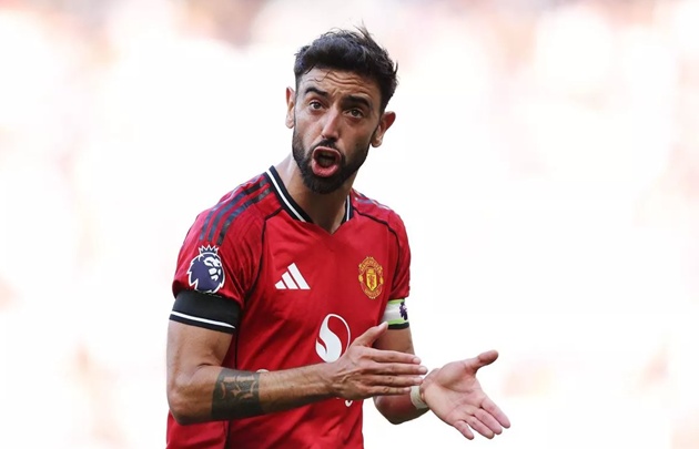 Bruno Fernandes có thể được bán để nâng cấp hàng tiền vệ