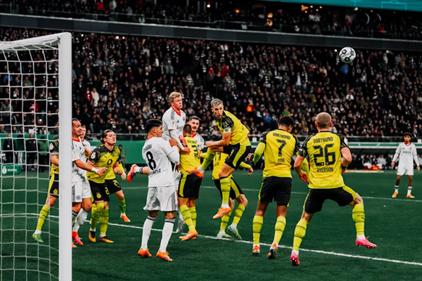Trận đấu giữa Dortmund và Frankfurt Dortmund thi đấu trên sân khách