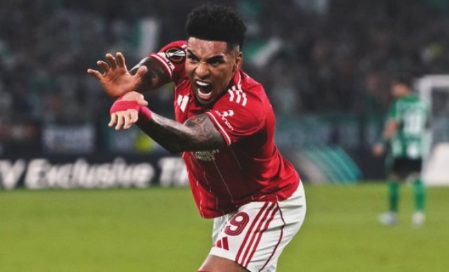 Igor Jesus ấn định tỷ số 2-0 cho Nottingham. Igor Jesus ấn định tỷ số 2-0 cho Nottingham.