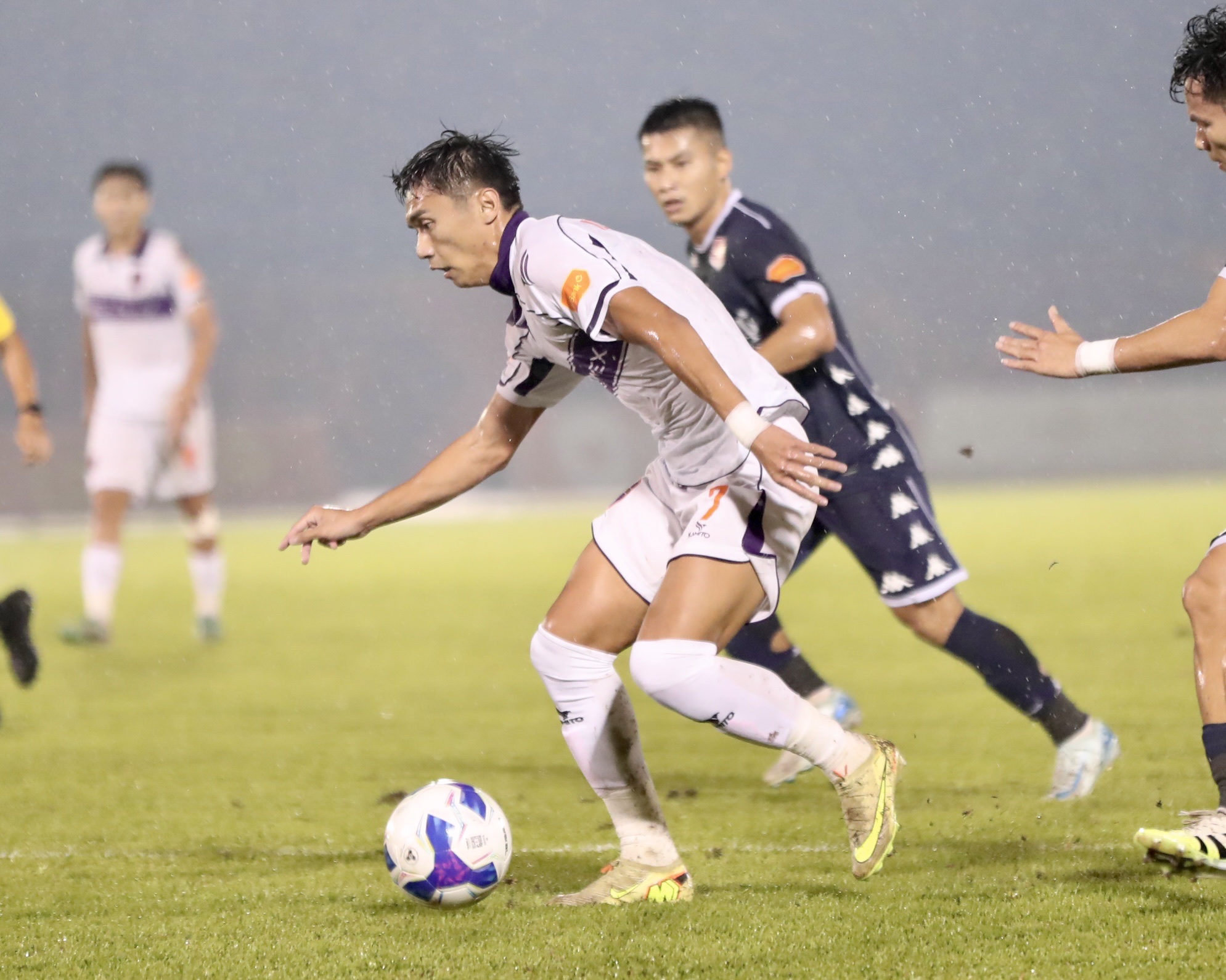 HLV Kim Sang Sik tạo bất ngờ khi giúp Tiến Linh đá cặp với đồng đội cũ trên tuyển Việt Nam - Ảnh 2. HLV Kim Sang Sik tạo bất ngờ khi giúp Tiến Linh đá cặp với đồng đội cũ trên tuyển Việt Nam - Ảnh 2.