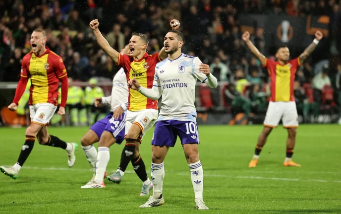 Aston Villa để thua Go Ahead Eagles.