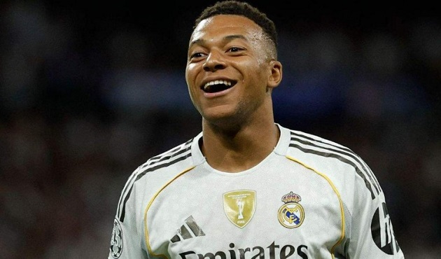 Mbappe du lịch Dubai cùng bạn bè