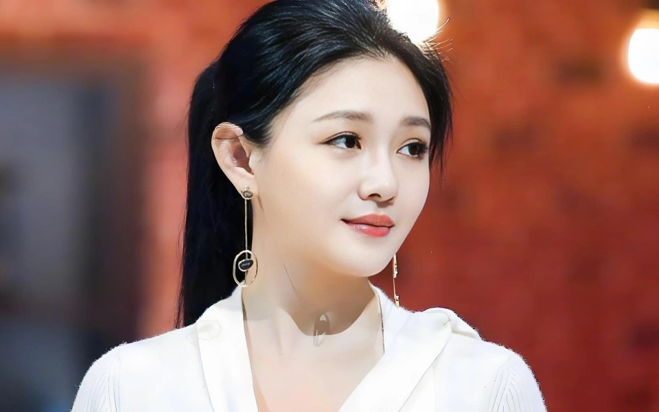 Từ Hy Viên sẵn sàng giúp đỡ một bệnh nhân dù chỉ là lời cầu cứu trên mạng xã hội.