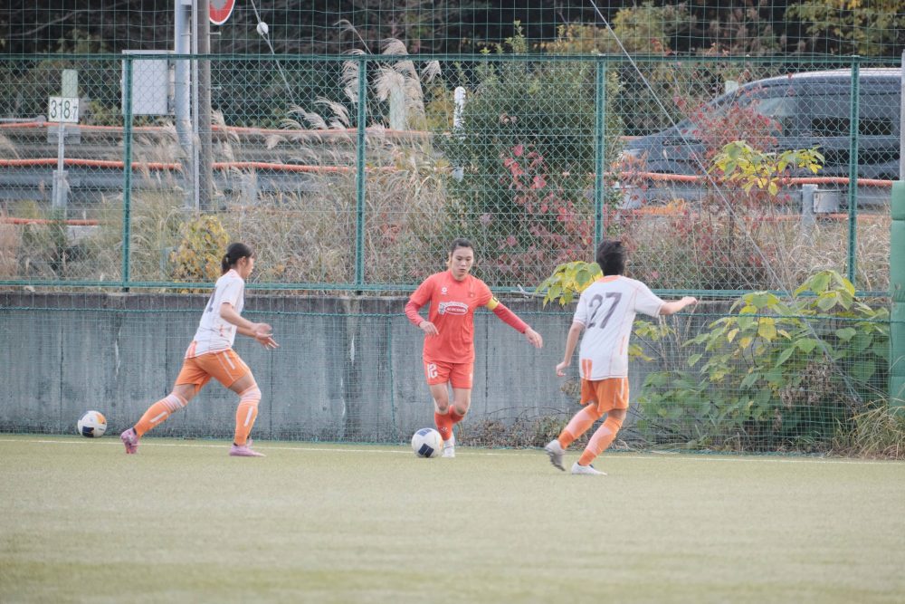 Thái Thị Thảo ăn mừng bàn thắng