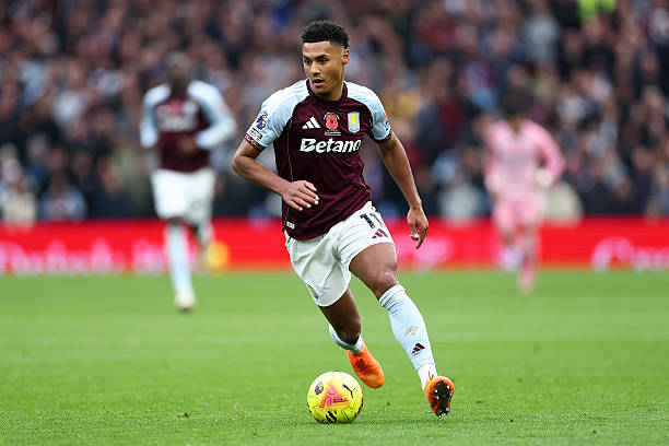 Man Utd đã né được 'bom xịt' Watkins.