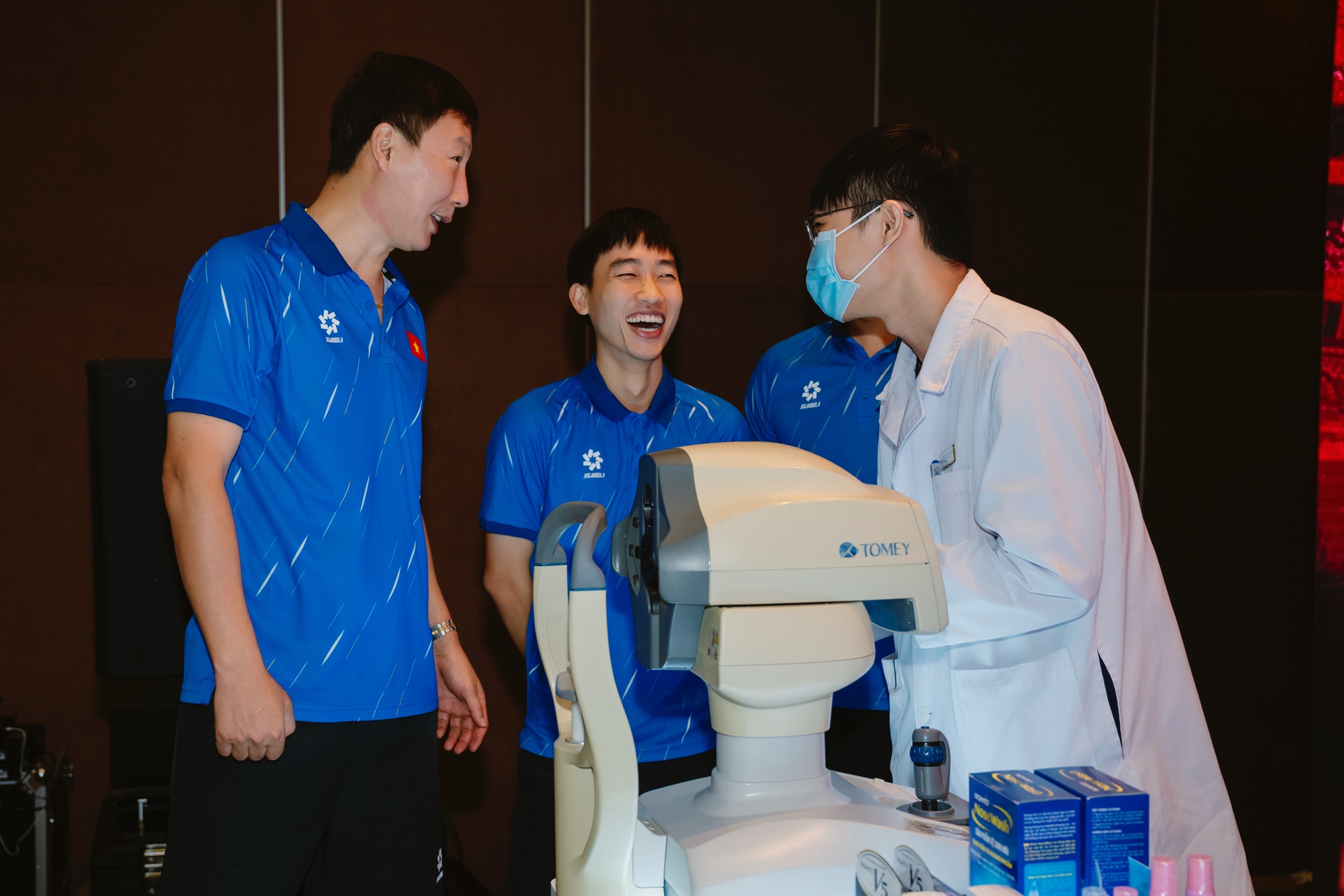 Khám sức khỏe miễn phí cho U22 Việt Nam