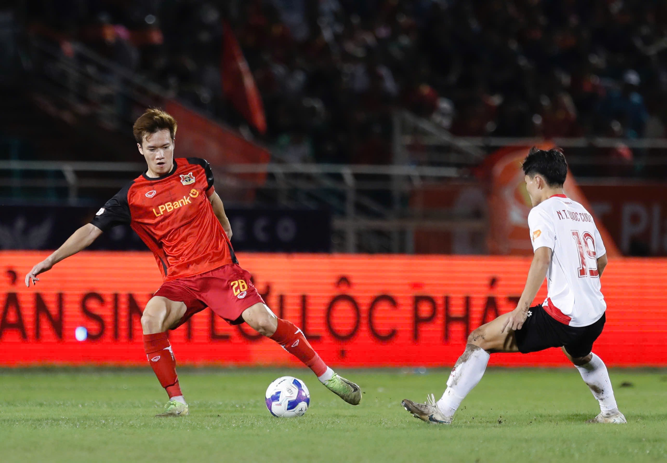 Công an Hà Nội là đối trọng lớn nhất của Ninh Bình trong cuộc đua ngôi vương V-League 2025/26 - Ảnh 2.