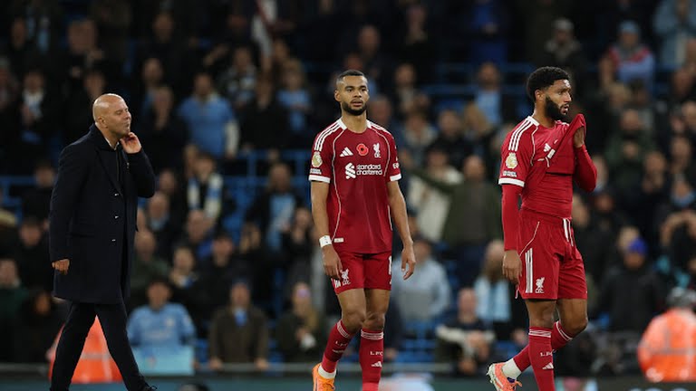 Liverpool đang kém Arsenal 8 điểm