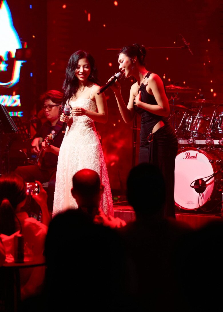 Nga Tây dự định thử sức trong lĩnh vực ca hát.