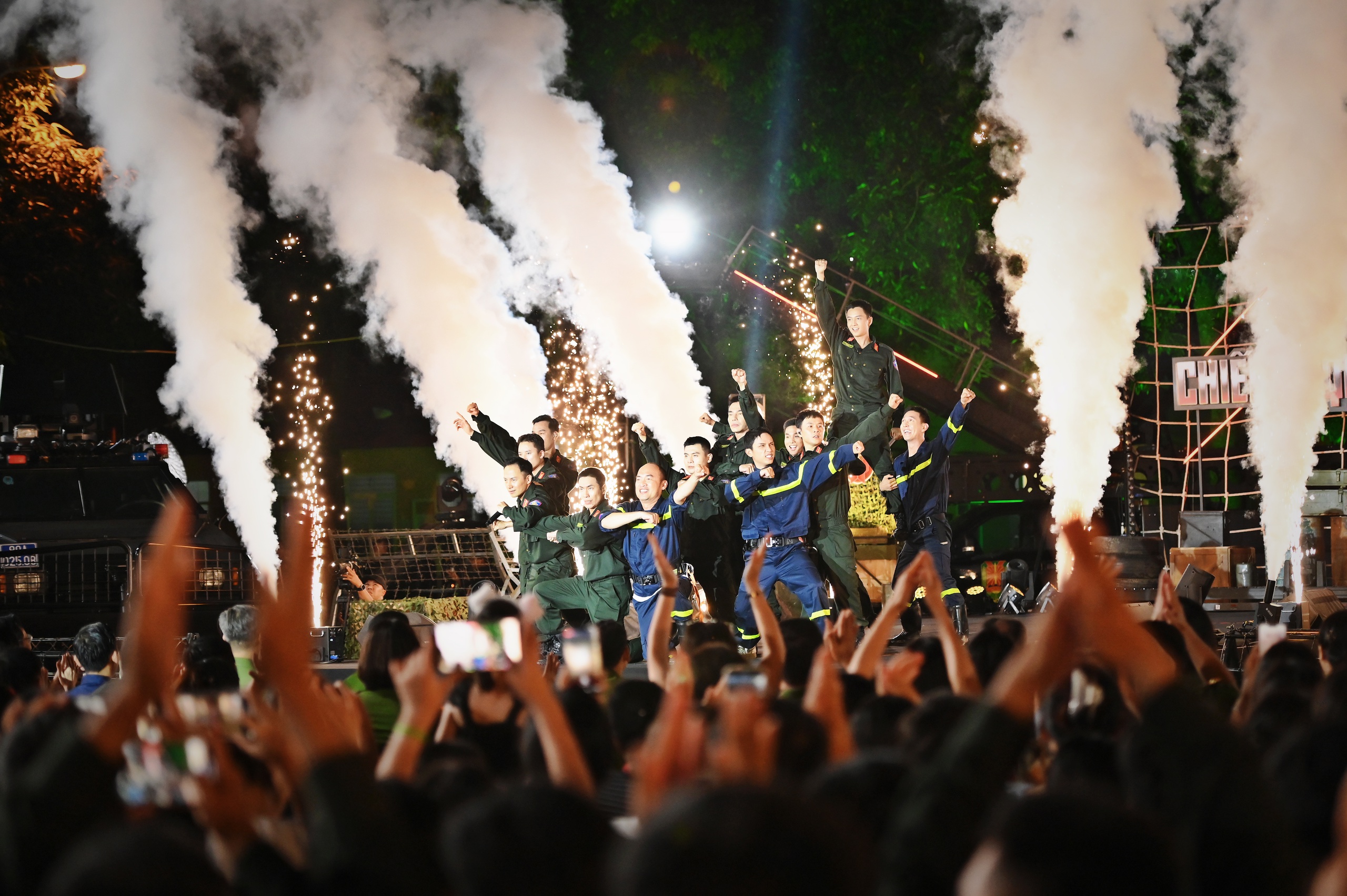 Chiến Sĩ Quả Cảm khép lại với thành tích không phải chương trình nào cũng làm được!- Ảnh 3. MV Hành Trình Quả Cảm nhận được sự đón nhận nồng nhiệt