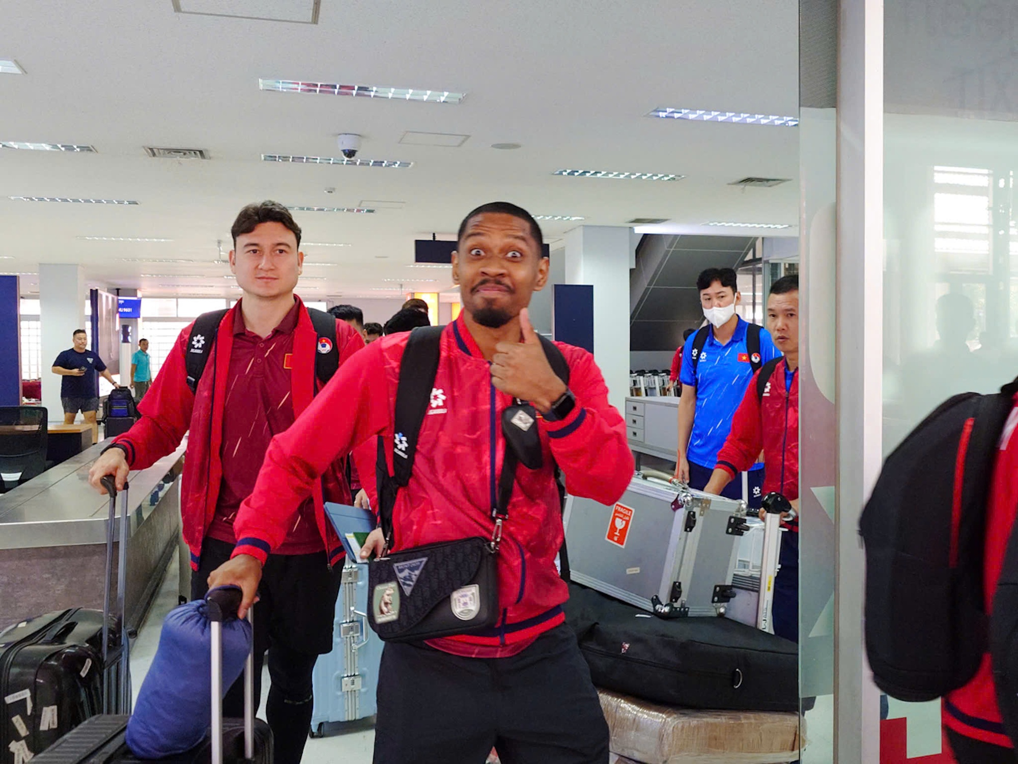 Tiền đạo Xuân Son tươi cười tại Viêng Chăn