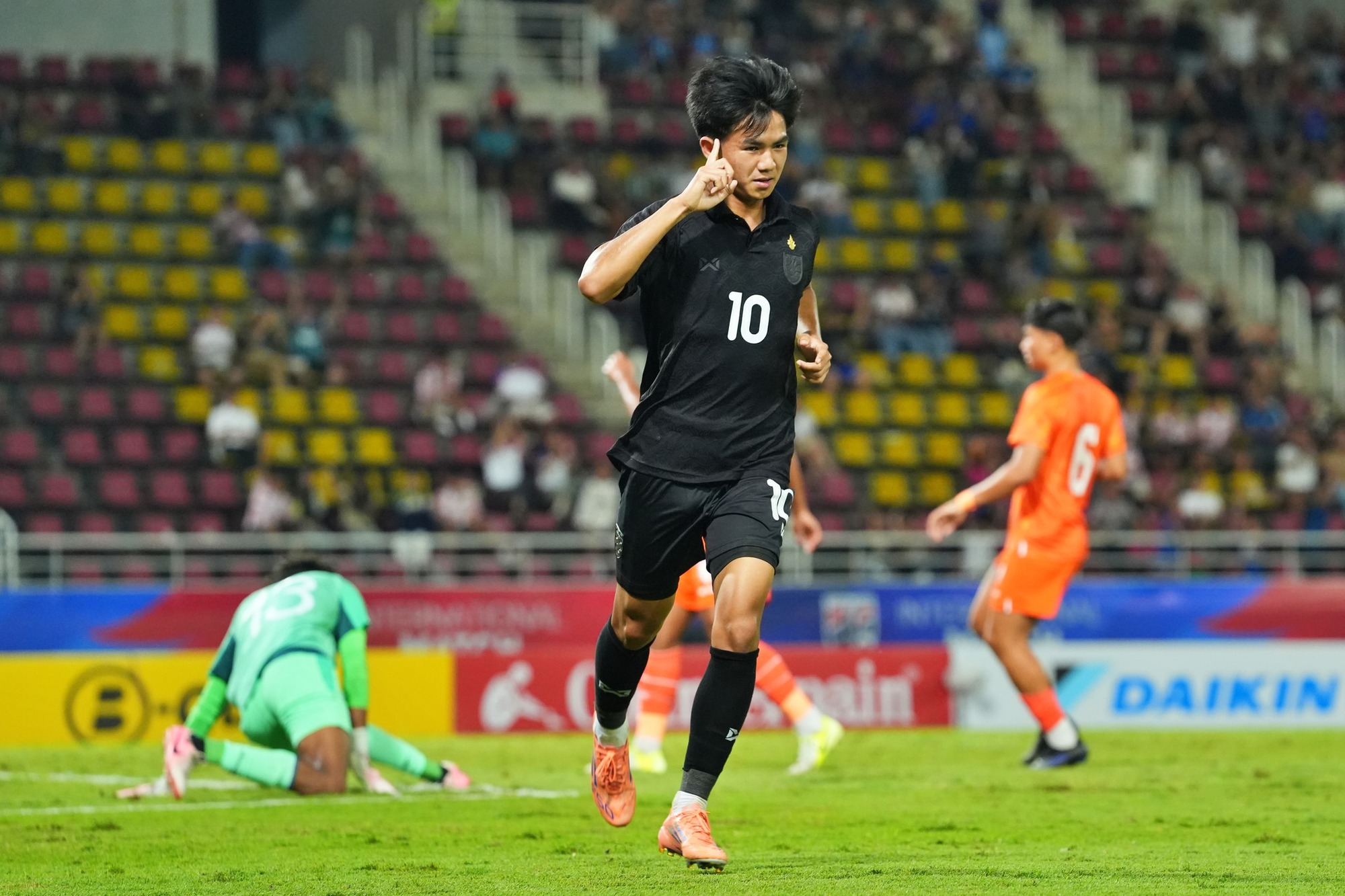 Thắng thuyết phục đội bóng xứ tỷ dân, tuyển Thái Lan đe dọa “cú ăn ba” của HLV Kim Sang-sik- Ảnh 1.