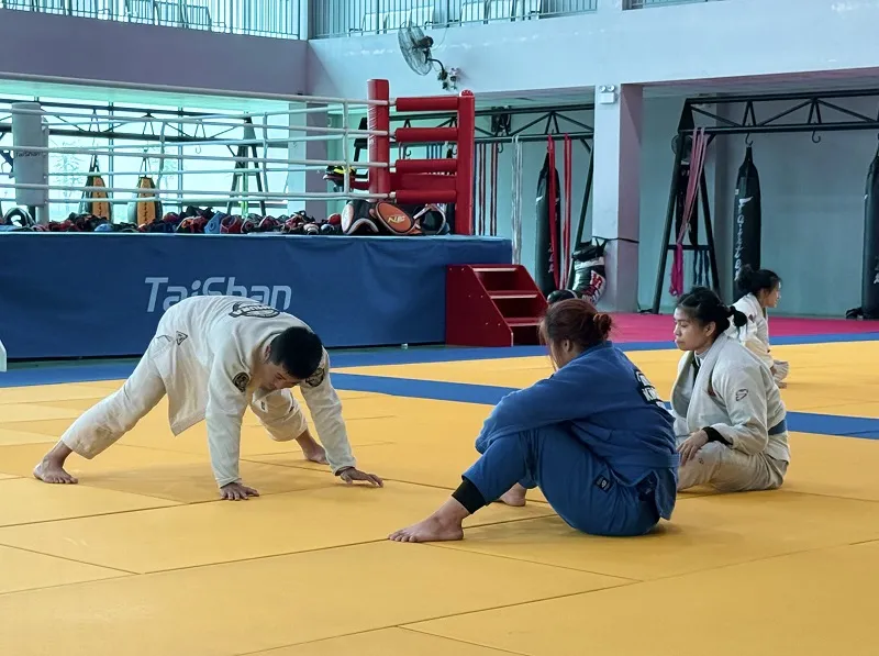 Môn jujitsu SEA Games 33 thay đổi điểm thi đấu trước giờ khai cuộc- Ảnh 1. Đội tuyển jujitsu Việt Nam đang tích cực tập luyện chuẩn bị cho SEA Games 33-2025